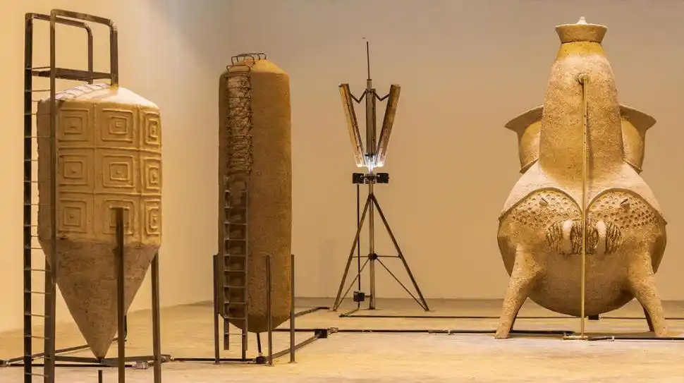 OBRAS DE GRAN TAMAÑO. Las ollas y hornos del tucumano se exponen y venden en Europa.