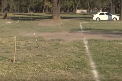 Las canchas de fútbol en el parque 9 de Julio, en la mira de los funcionarios