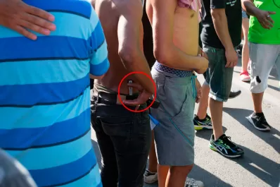 Difunden imágenes de un manifestante armado en plaza Independencia