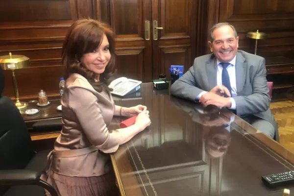 La suerte de Alperovich en el Congreso podría depender de Cristina y de Massa