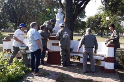 Paseos y mucha luz, las claves para cuidar las esculturas del parque