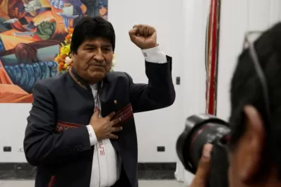 Evo logra una ventaja muy ajustada para ser reelecto