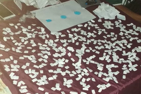 Allanaron un quiosco de drogas en Alderetes: había más de 500 ravioles de cocaína