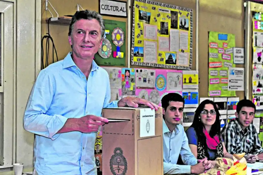 2015. Macri termina con el mandato kirchnerista, tras vencerlo en el balotaje. fotos telam