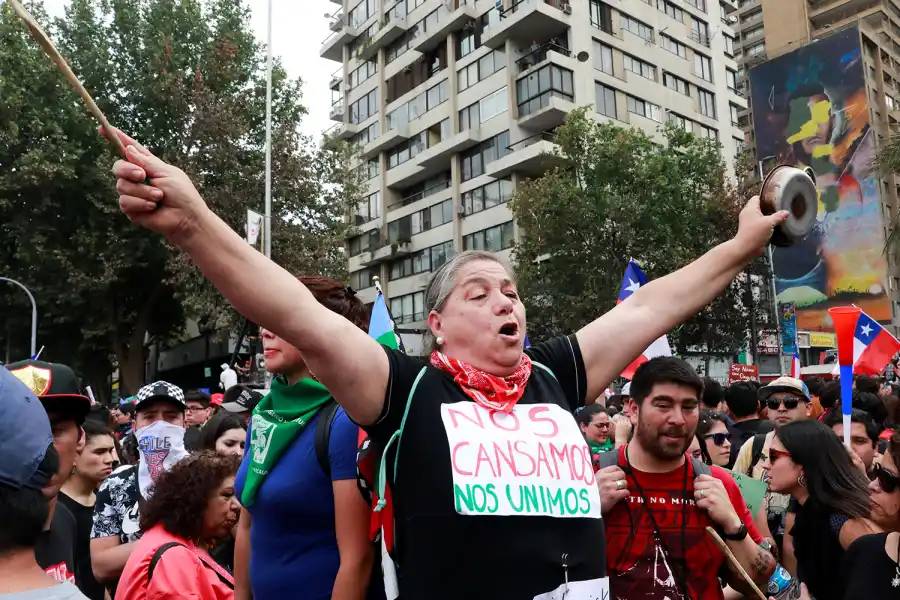 Los mensajes de unión dominaron las pancartas del pueblo chileno en las calles.
