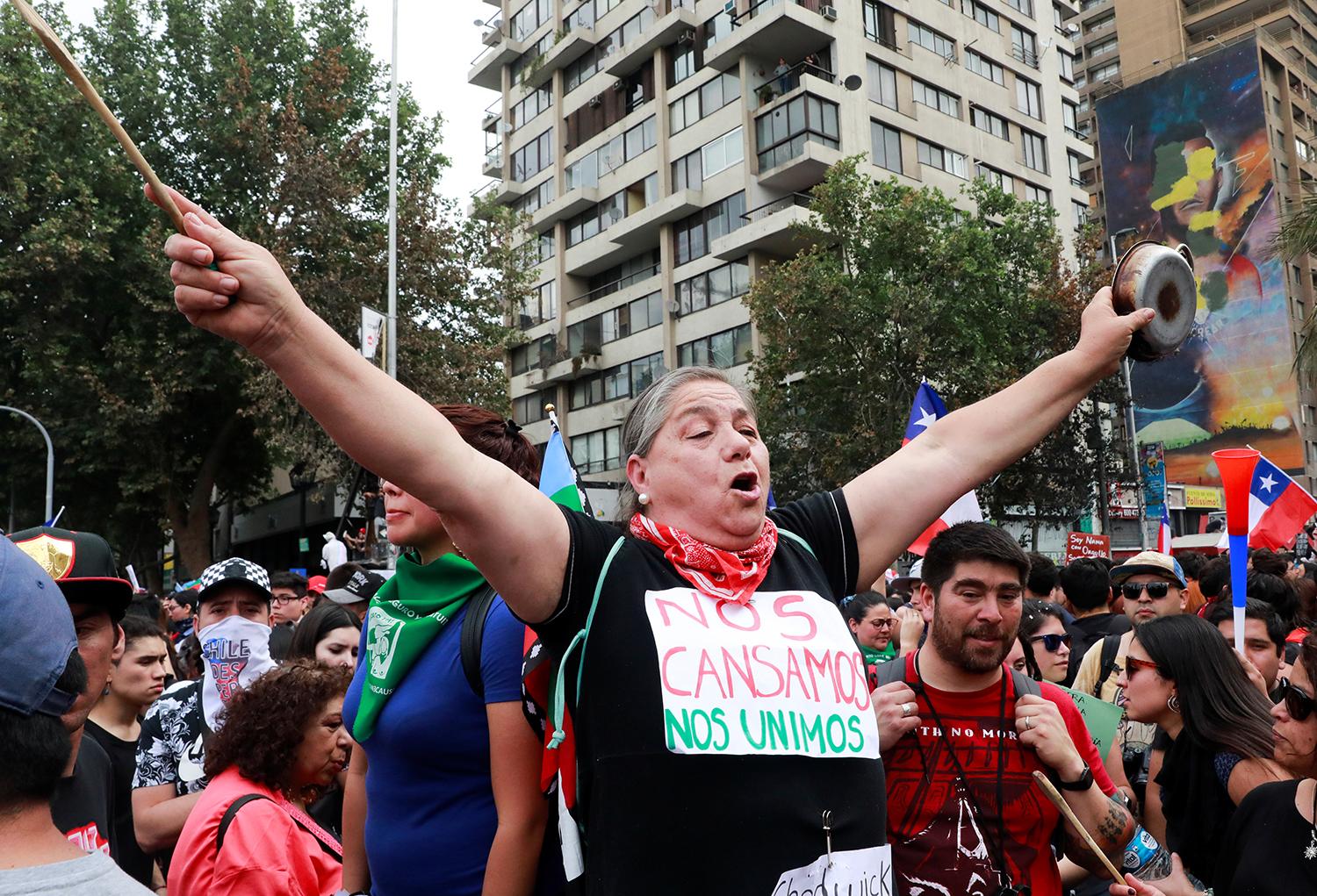 Los mensajes de unión dominaron las pancartas del pueblo chileno en las calles.
