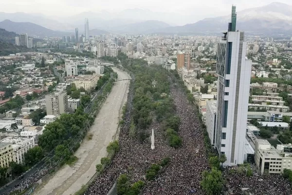 El Ejército chileno informó que ya no habrá toque de queda