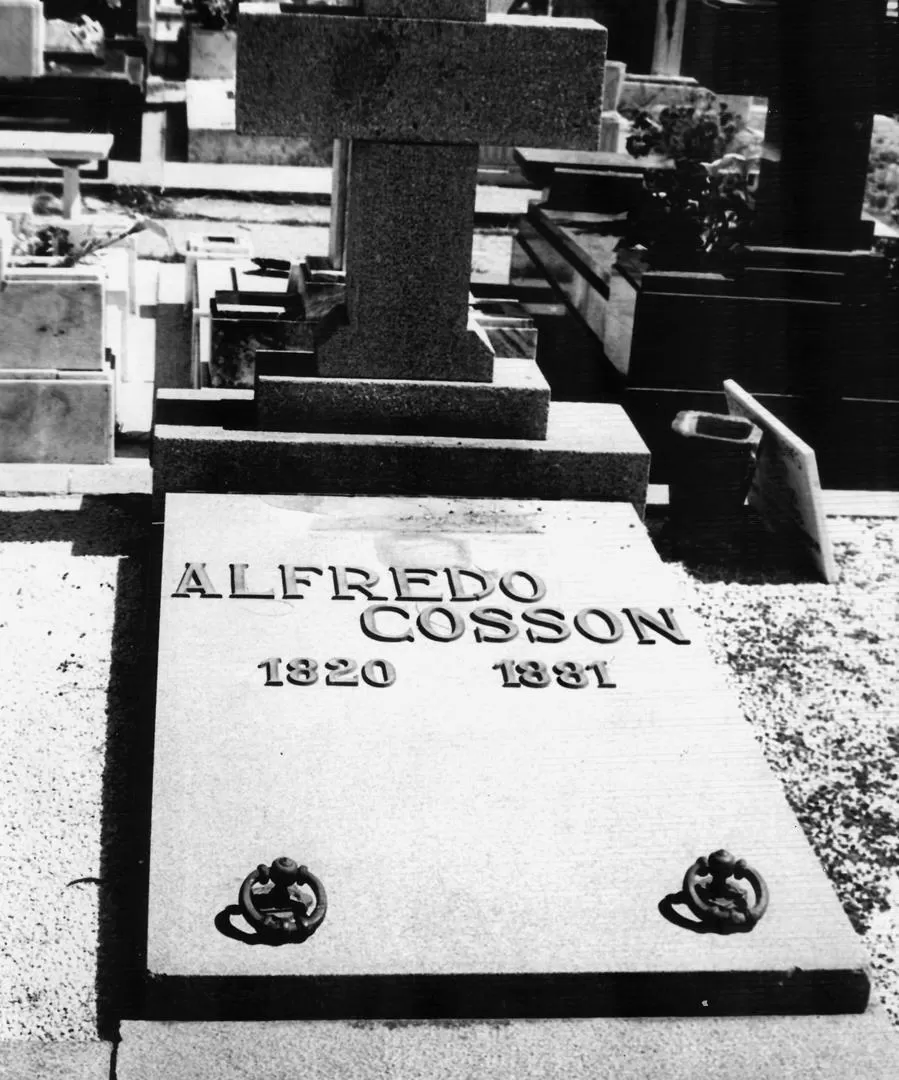 ALFREDO COSSON. Su tumba en el cementerio de Lomas de Zamora, en una foto de 1974.