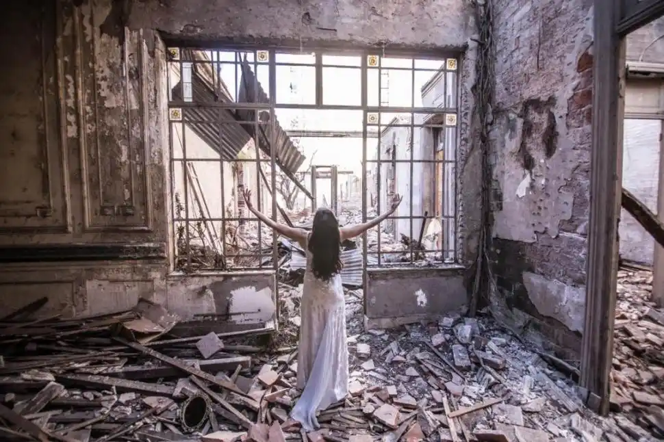 ARTE. El fotógrafo Gabriel Lemme hace de una casona en demolición una postal de protesta. 