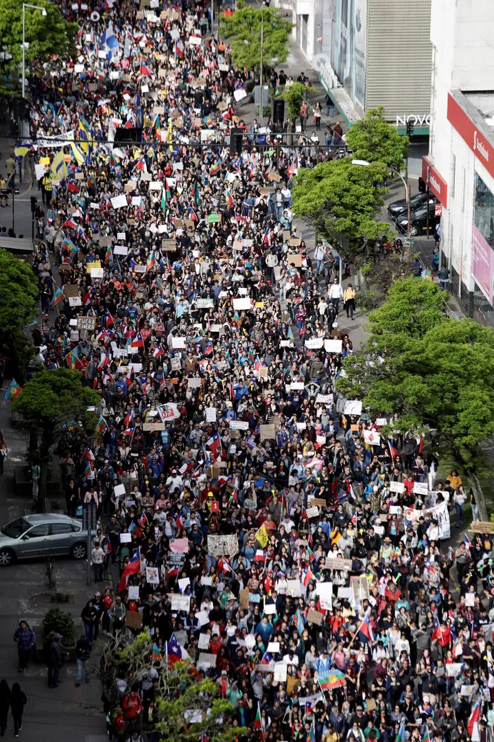 MARCHA. Más de un millón de chilenos salió a protestar en varias ciudades. reuters 