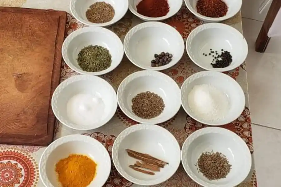 SOBRE LA MESA. Las especias usadas en un taller de Ana Taboada.