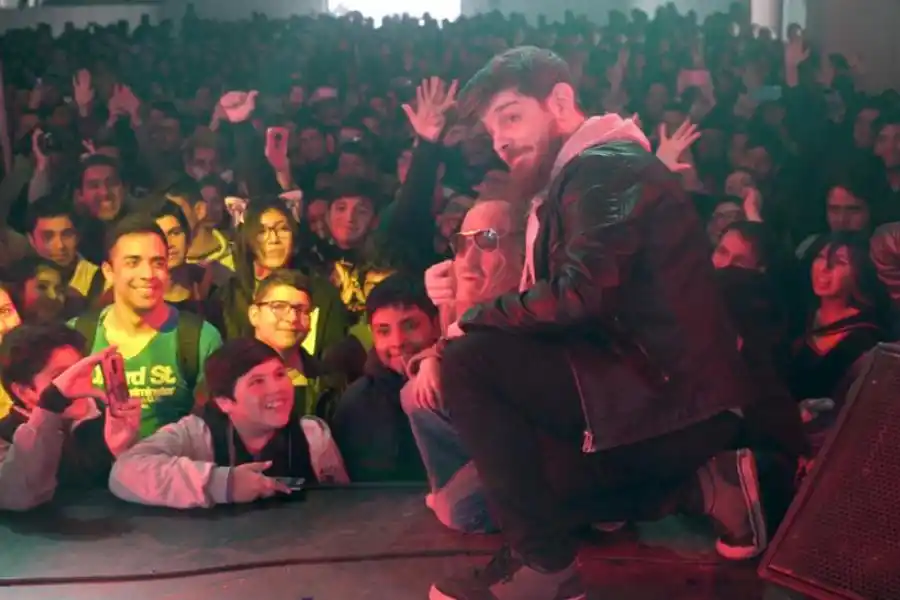 MILLONES DE SEGUIDORES. Sus fans virtuales y en vivo lo idolatran. 