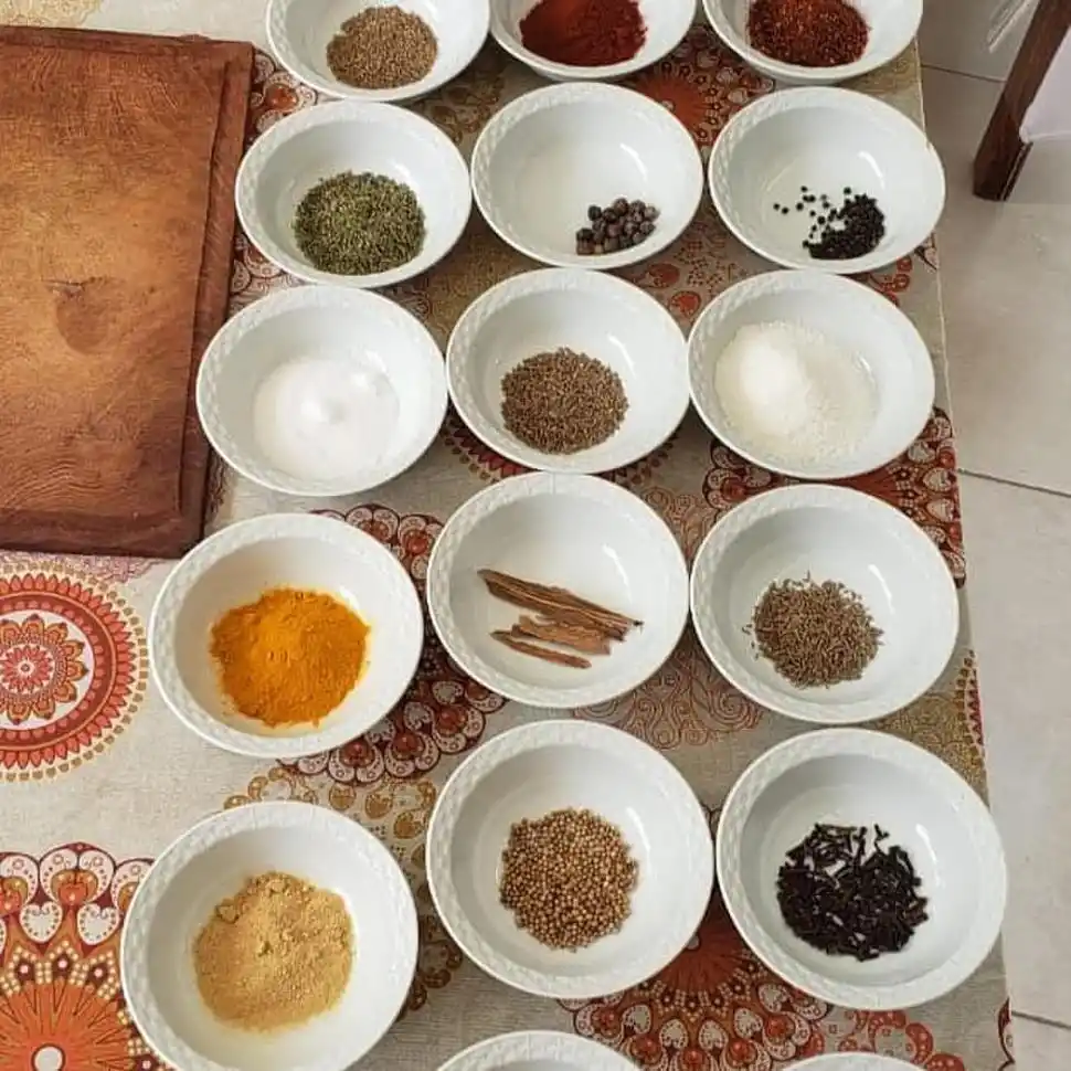 SOBRE LA MESA. Las especias usadas en un taller de Ana Taboada.