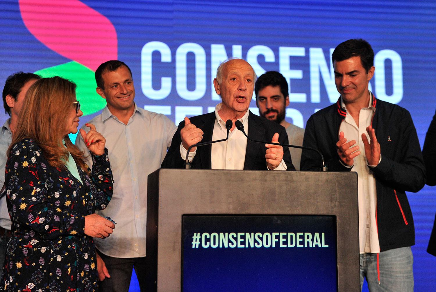 CONTENTO. Lavagna festejó que Consenso Federal se consolidó como la tercer fuerza política nacional. TÉLAM