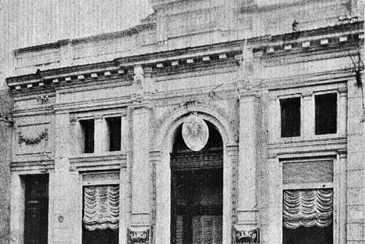 LAS HERAS (HOY SAN MARTIN) 736. La fachada del Banco Alemán Transatlántico en 1916.