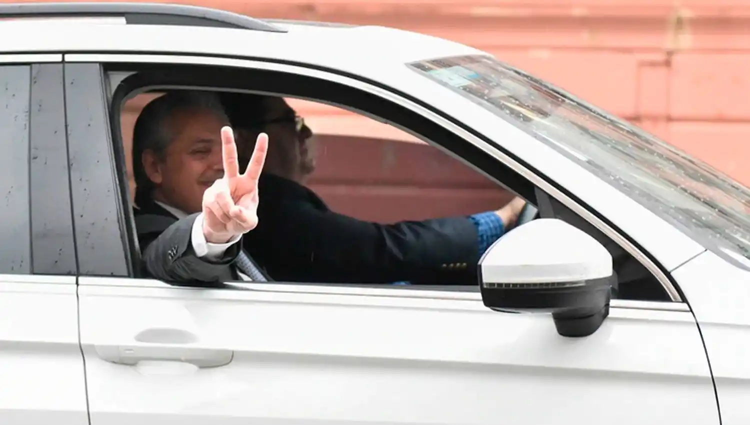 “Hermano, no hablemos más del pasado; hablemos del futuro”, le dijo Fernández a Macri