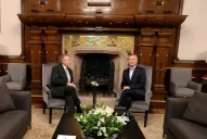 Una hora duró el desayuno entre Fernández y Macri en la Rosada