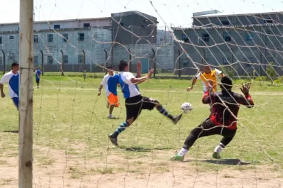 Campeonato histórico en Villa Urquiza: 12 equipos de distintas unidades se enfrentan en el fútbol