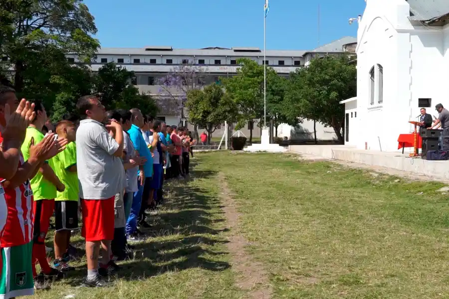 ACTO INAUGURAL. Se realizó en el patio del penal.