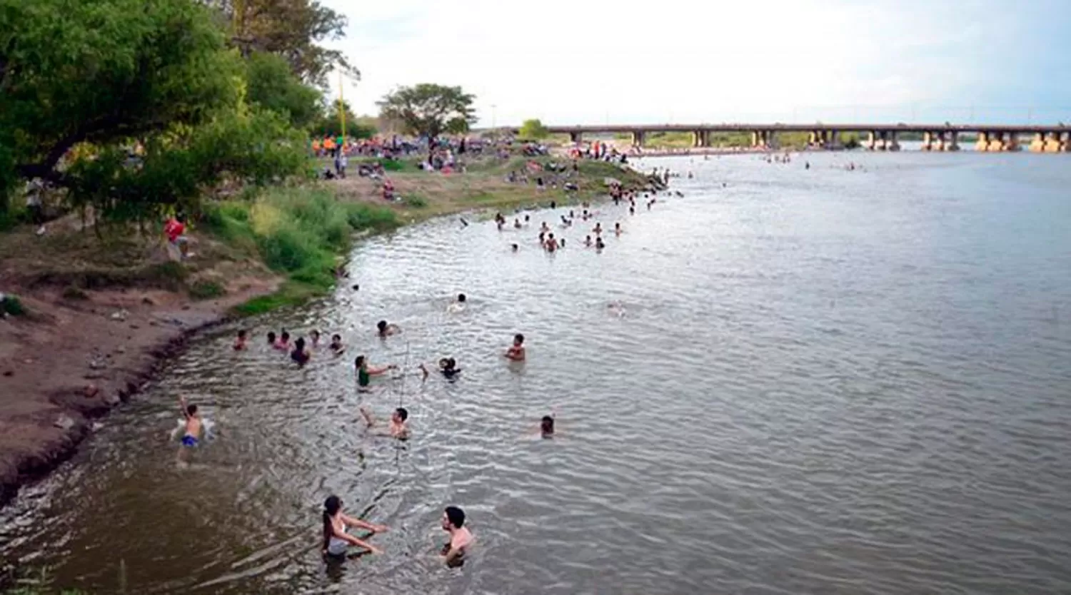 Dos jóvenes santiagueños murieron ahogados en el río Dulce