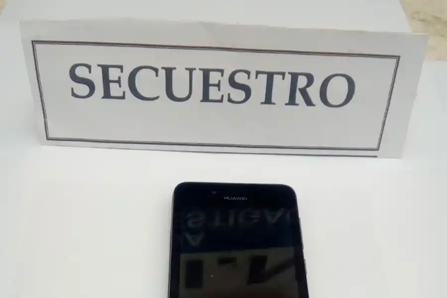 PODRÍA CONTENER DATOS CLAVE. Los peritos analizarán el teléfono secuestrado.