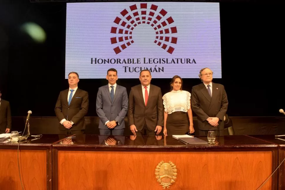 AUTORIDADES. Amado (al centro), Vargas Aignasse (a su derecha) y Orquera (izquierda) conducirán la Cámara provincial. Los acompañan Pérez y Fioritto. la gaceta / foto de franco vera