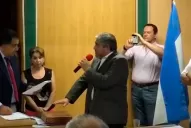 No lo dejaban asumir como concejal; ahora llegó al cargo y es la máxima autoridad