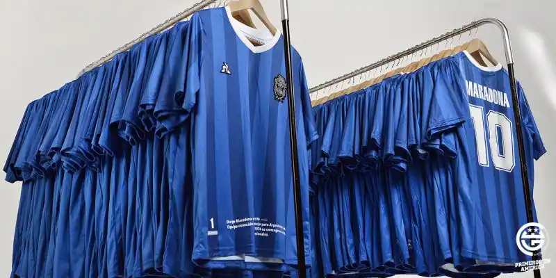 Todos la van a querer: Gimnasia lanzó una camiseta especial en homenaje a Maradona