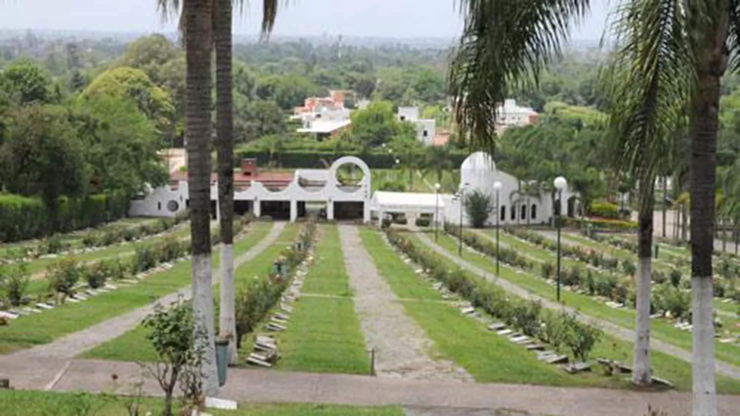 Homenaje: acto y misa por los fieles difuntos en el cementerio San Agustín