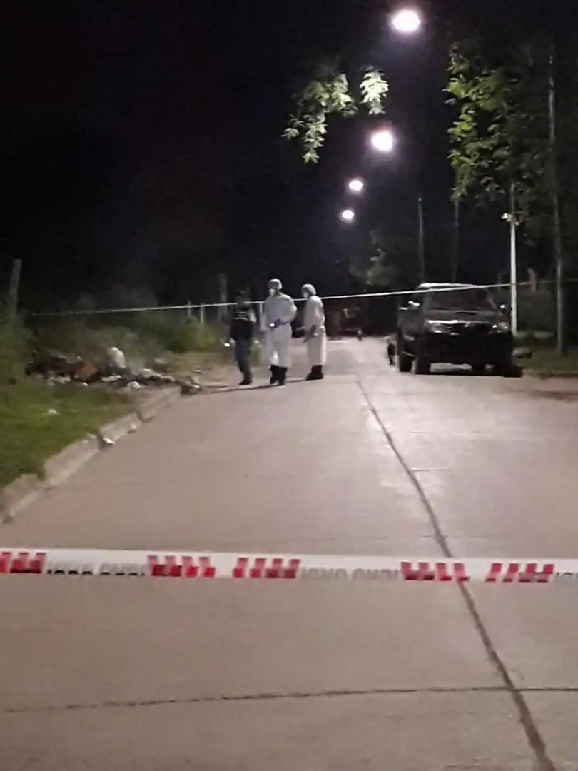 EN EL LUGAR DEL HECHO. El equipo de peritos recolectan pruebas.  