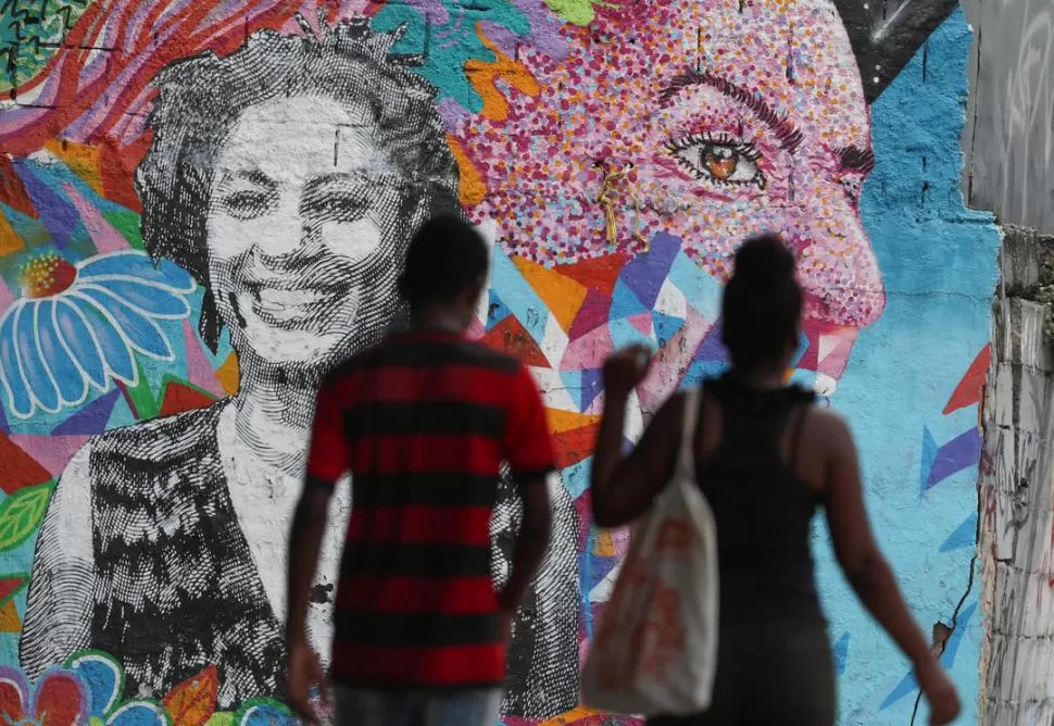 MEMORIAL. Un mural en Río de Janeiro recuerda a la concejal Franco.  reuters