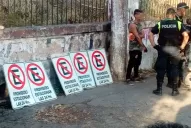 Trapitos arrancaron los carteles de prohibido estacionar para poder cobrar