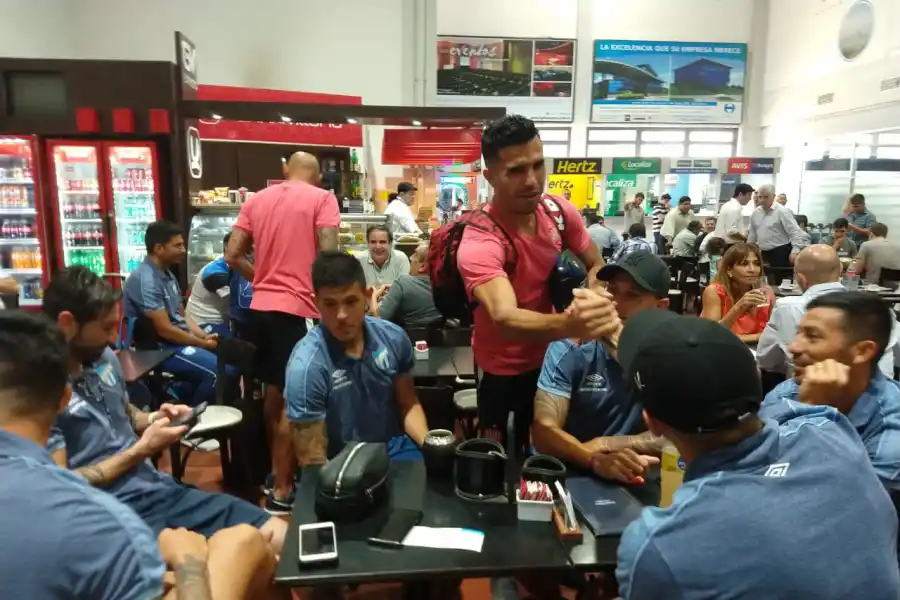 Con buena onda, el clásico tucumano se trasladó al aeropuerto Benjamín Matienzo
