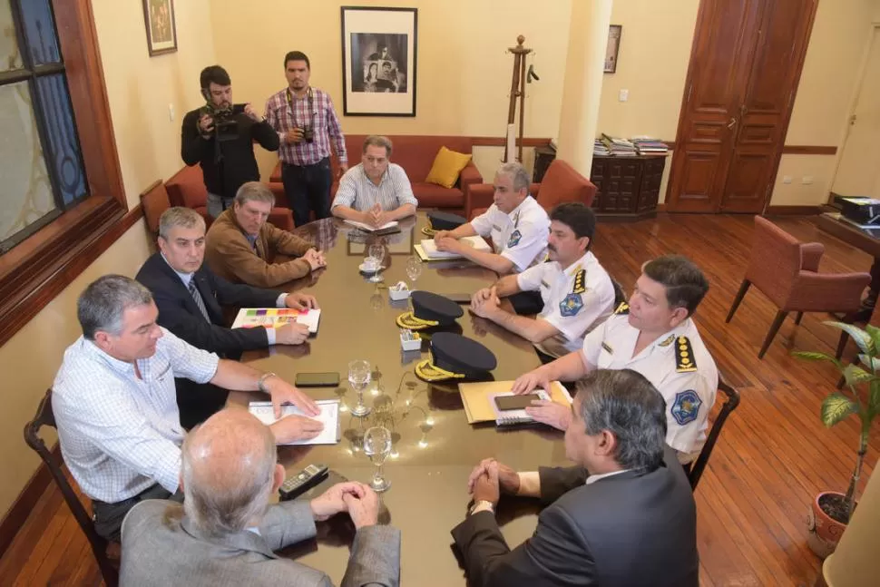 DIÁLOGO. Más policías y más móviles fue el compromiso de los funcionarios a los ruralistas tucumanos. la gaceta / foto de franco vera