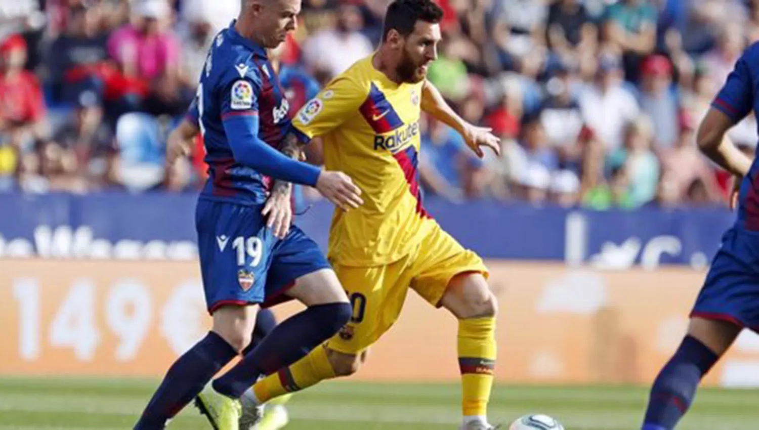 Messi alumbró los mejores momentos de su equipo, que hizo un pésimo segundo tiempo. (FOTO TOMADA de Twitter @FCBarcelona_es)