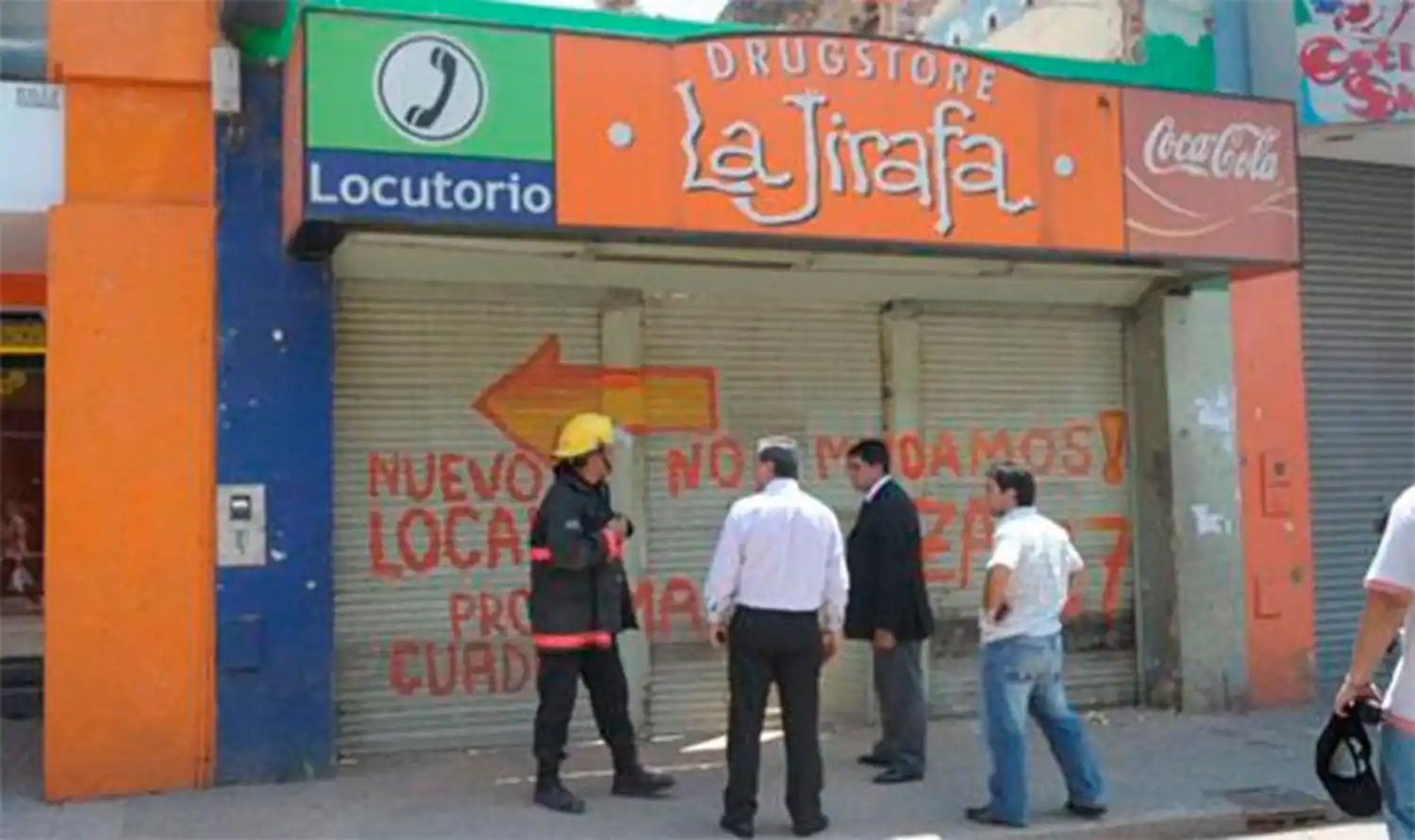 OPERATIVO. Policías y personal de Defensa Civil trabajaron en la obra. LA GACETA / FRANCO VERA (ARCHIVO)