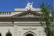 Biblioteca Alberdi: “está clausurada desde el año pasado, pero violan la faja y vuelven a abrir”