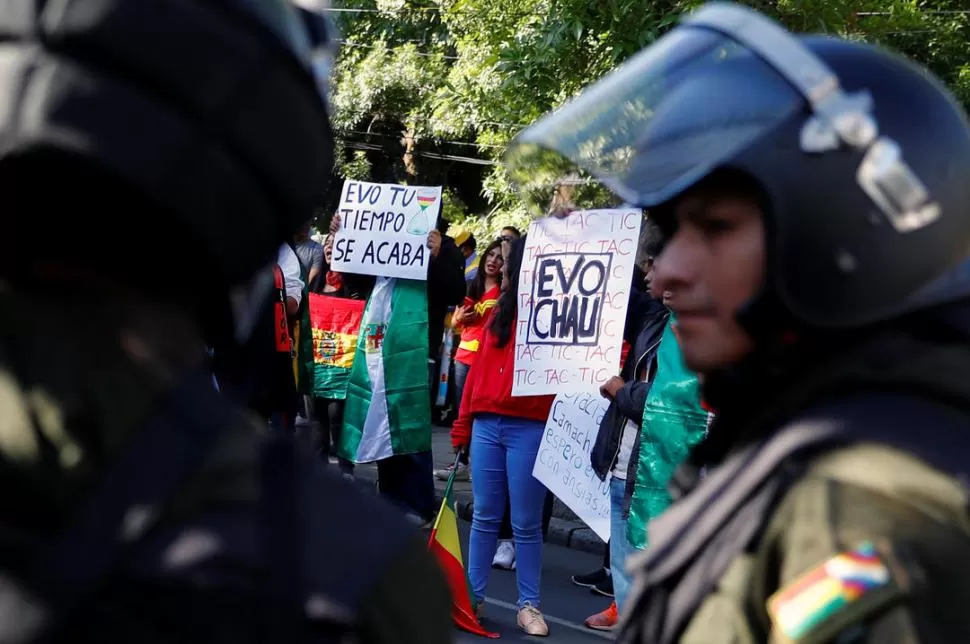 PROTESTA. Varias ciudades de Bolivia fueron escenario de manifestaciones, tanto a favor como contra Morales.  reuters 