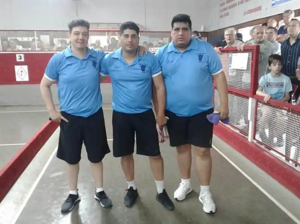 ASCENSO. El mes pasado, Tucumán (Alejandro Pereyra -izquierda- y los Luna) le ganó 15-6 a Santiago y el año que viene disputará con los mejores ocho del país.