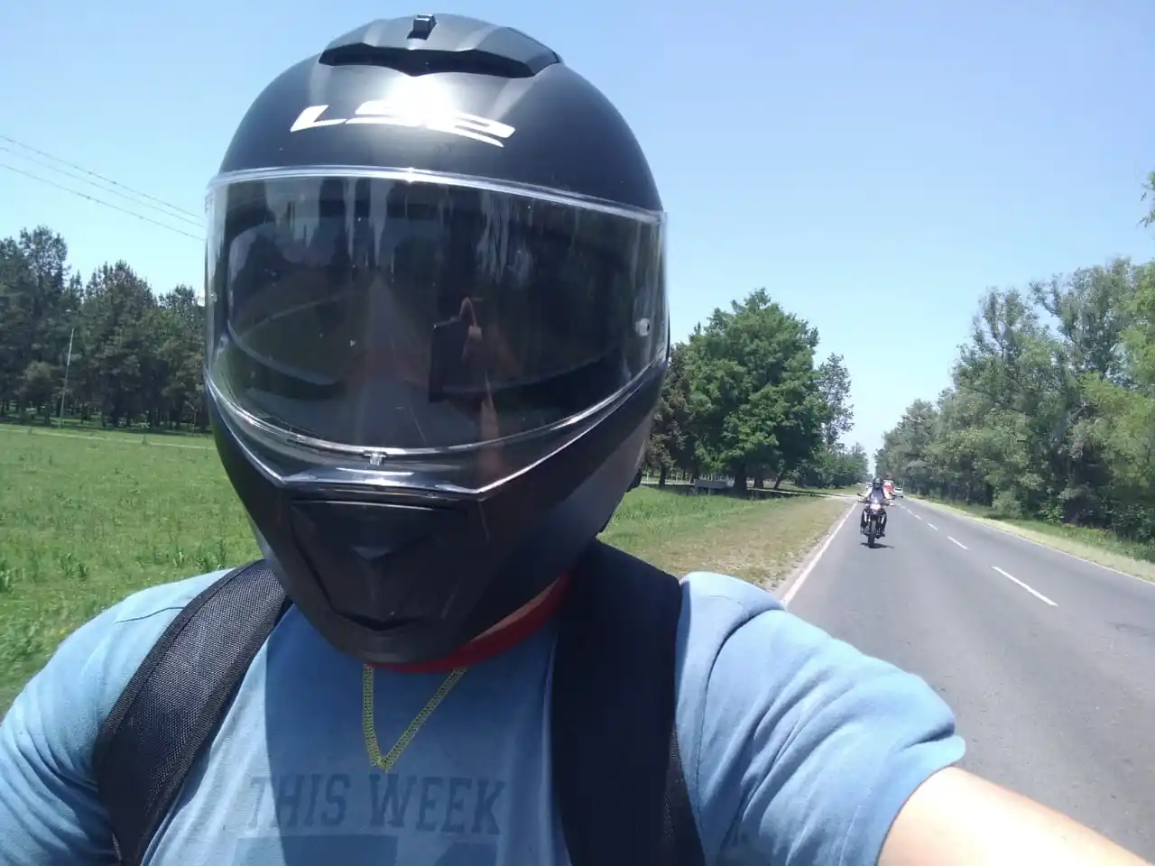 HASTA EL CASCO. Los delincuentes se llevaron el LS2 de Matías. 