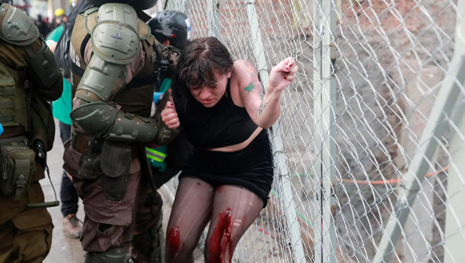 VIOLENCIA. Las calles de la capital chilena fueron tomadas por manifestantes y las represiones de Carabineros.