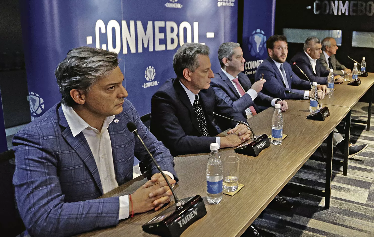 CONCLÁVE. Tras largas deliberaciones en la sede de la Conmebol, los asistentes acordaron que la final se juegue en Lima.