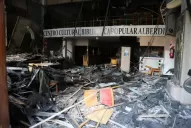 Derrumbe en la biblioteca Alberdi: una lluvia de polvo anticipó el desastre