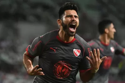 Siguen las negociaciones entre Boca e Independiente por el pase de Romero