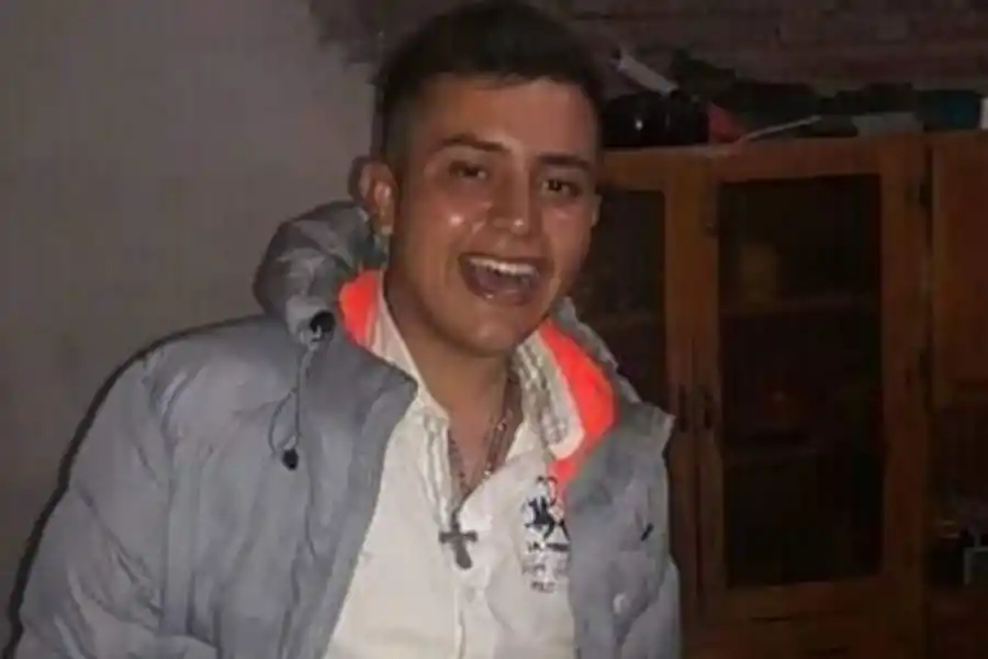 El joven que murió tenía 19 años. FOTO TOMADA DE FACEBOOK.COM/CLAUDIOO.ACEVEDOO