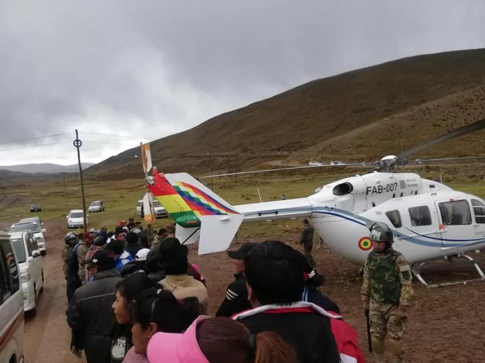 SUSTO. El rotor de cola de la nave que llevaba a Evo presentó una falla mecánica, informó la Fuerza Aérea.  twitter @LaRazon_Bolivia