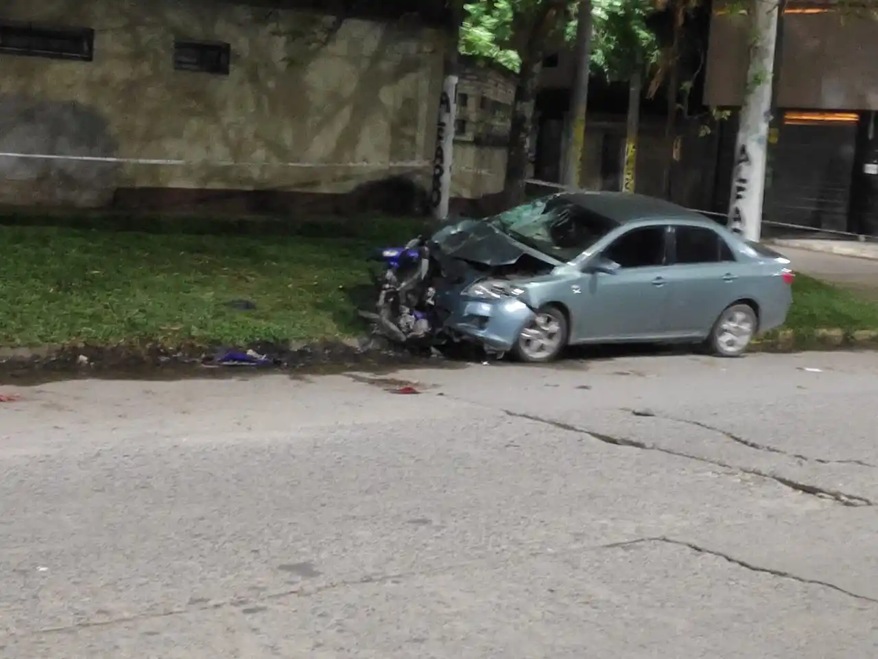 Los persiguió y los atropelló con el auto tras un presunto robo: uno de los sospechosos falleció