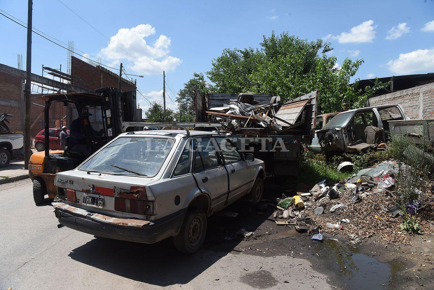La Municipalidad les dio plazo hasta el sábado para remover la chatarra y los escombros del pasaje Valladares.