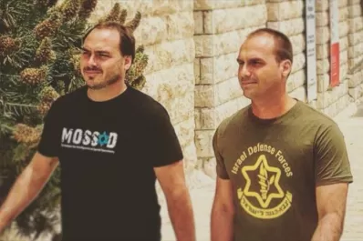 Los hijos de Bolsonaro, contra la Corte por el fallo a favor de Lula