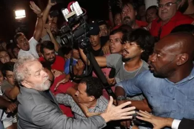 Nueva denuncia por corrupción vincula a Lula con Odebrecht